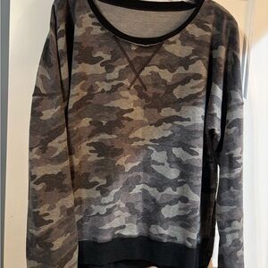 Boutique Camouflage Women's Sweatshirt fits large/XL